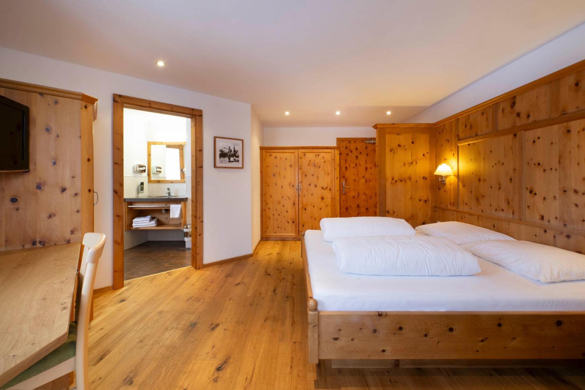 Hotel Bergkranz มีเดอร์ส ภายนอก รูปภาพ