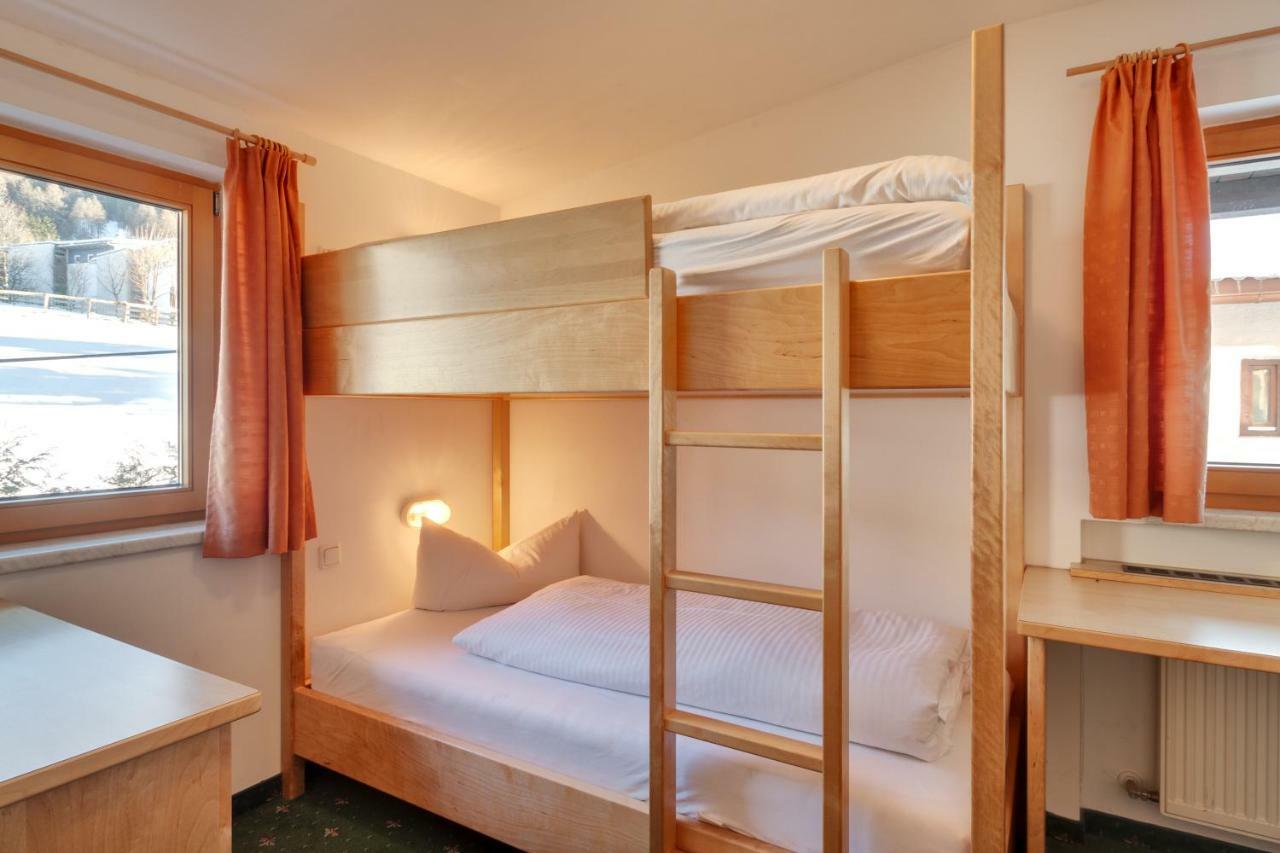 Hotel Bergkranz มีเดอร์ส ภายนอก รูปภาพ